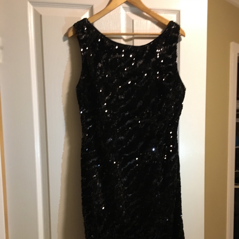 Size 14 Aidan sequencedress just below the knees
